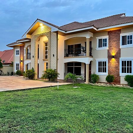 Seyramz Palace - Free Airport Pick Up - High Speed Starlink Wifi - Car Rental Tamale Luaran gambar
